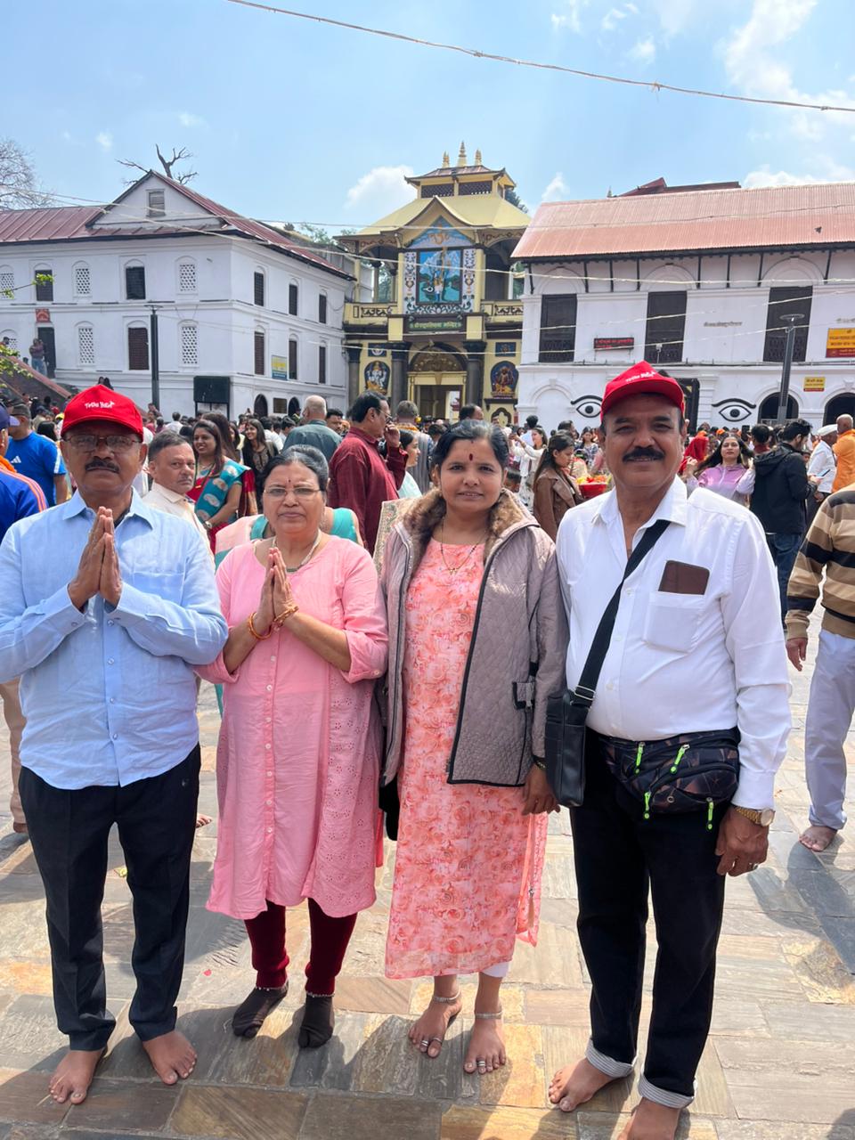 Tirtha yatri Team Serving Devotees
